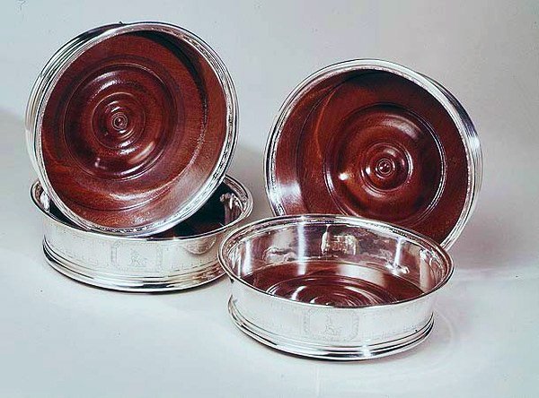 Şarap altlığı, dörtlü set, George IV, Eley & Fearn, 1823 (gümüş) by English School