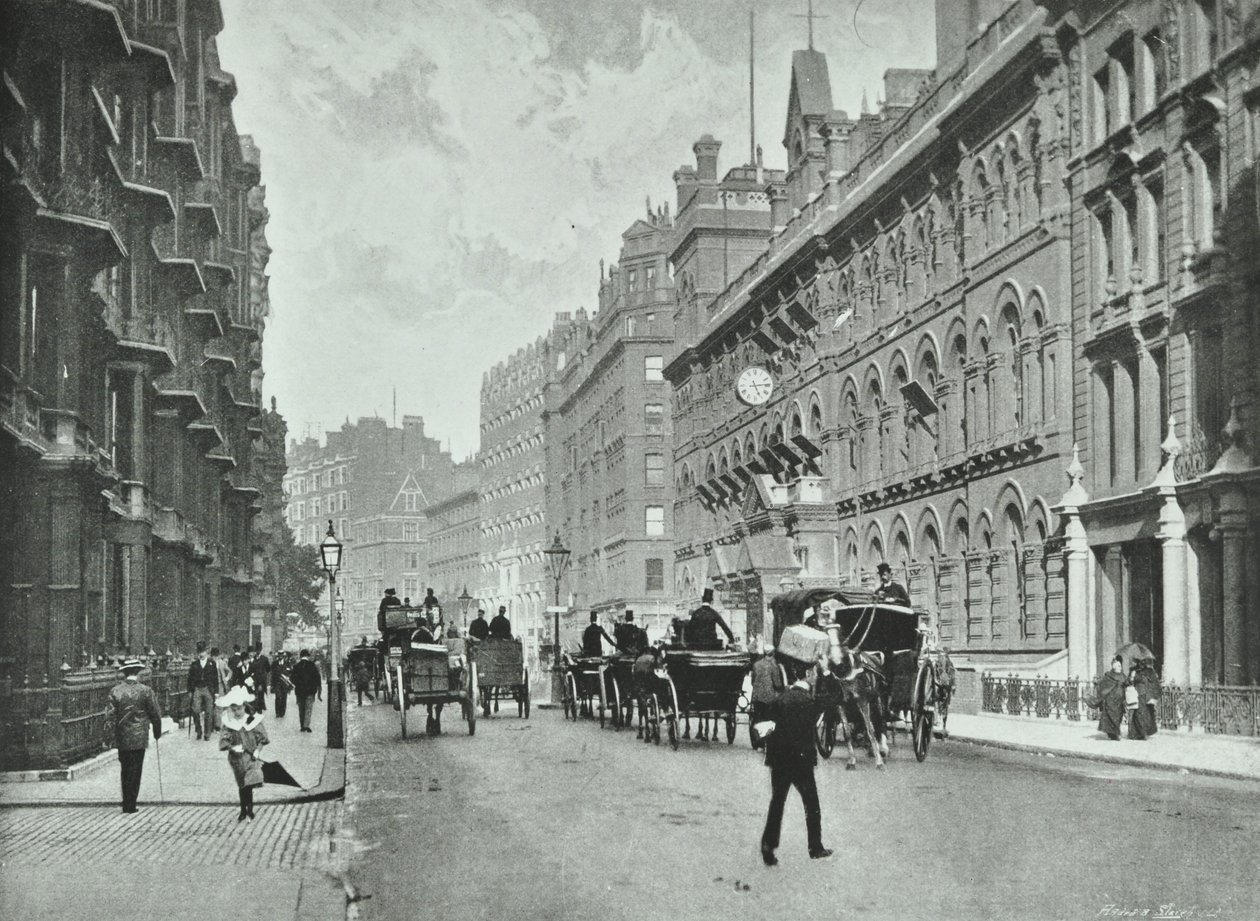 Ordu ve Donanma Mağazaları, Victoria Street, Westminster LB: Francis Street tarafından doğuya bakıyor, 1895 by English Photographer