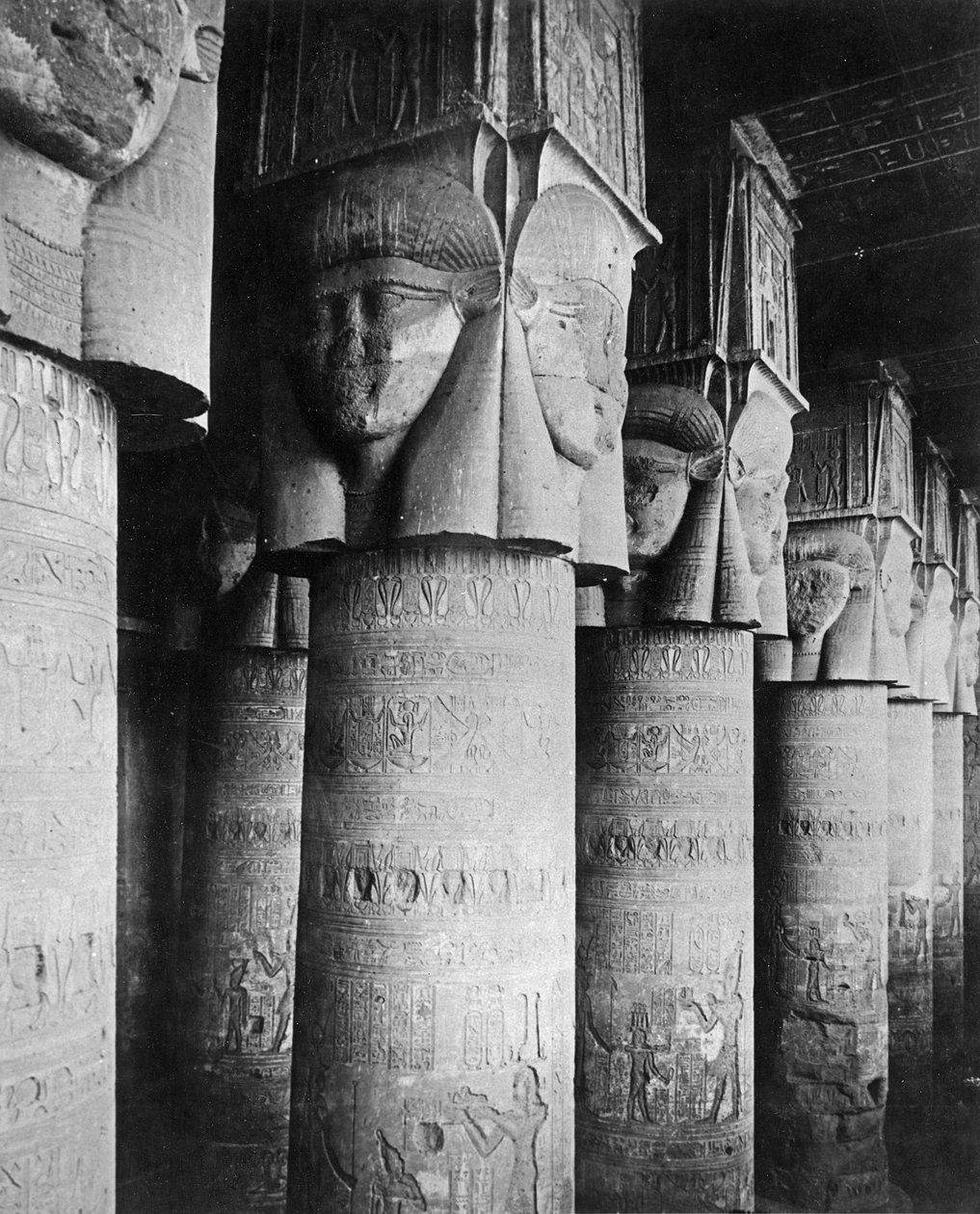 Hathor Tapınağındaki Sütunlar, c.1904-05 by English Photographer