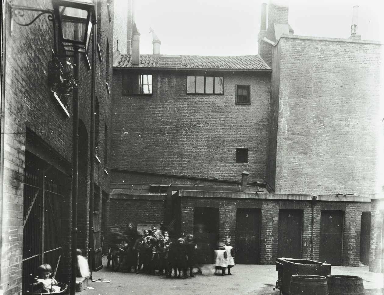 Dufferin Caddesi: Costermongers Binaları, Londra, 1896 by English Photographer