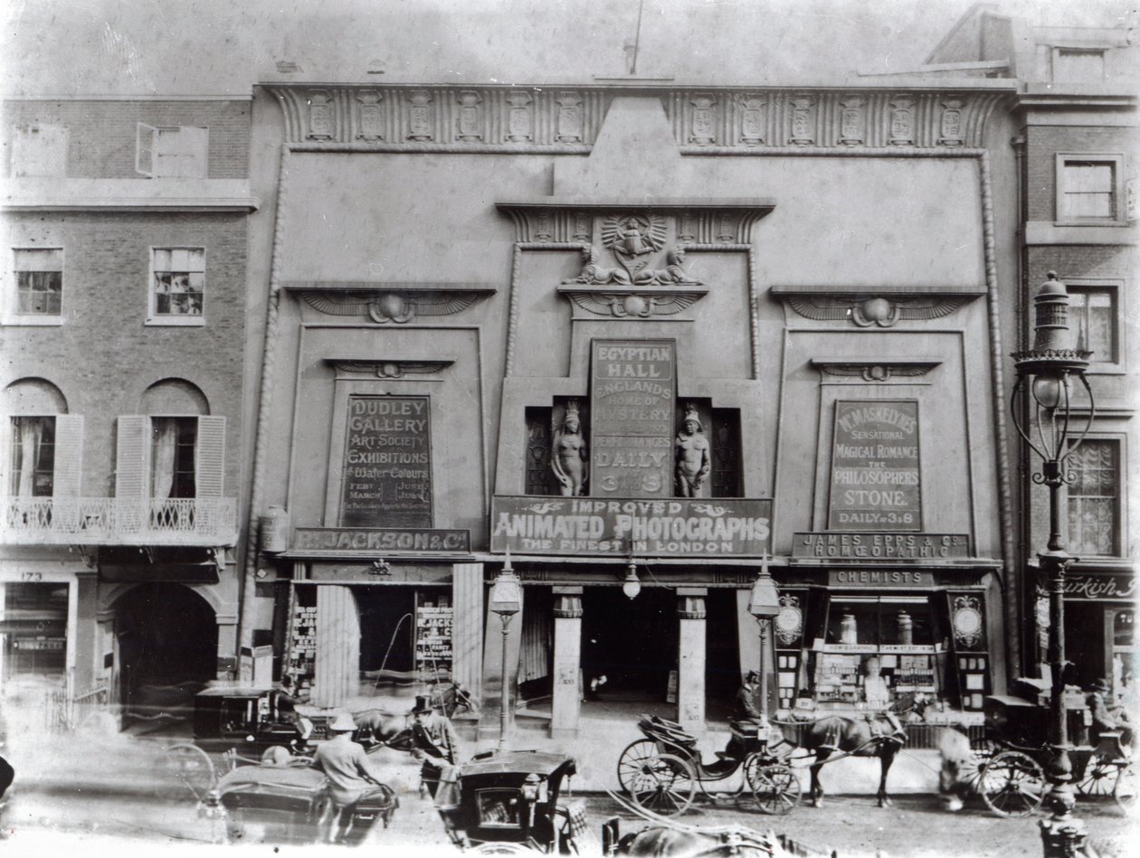 Mısır Salonu, Piccadilly 1895 by English Photographer