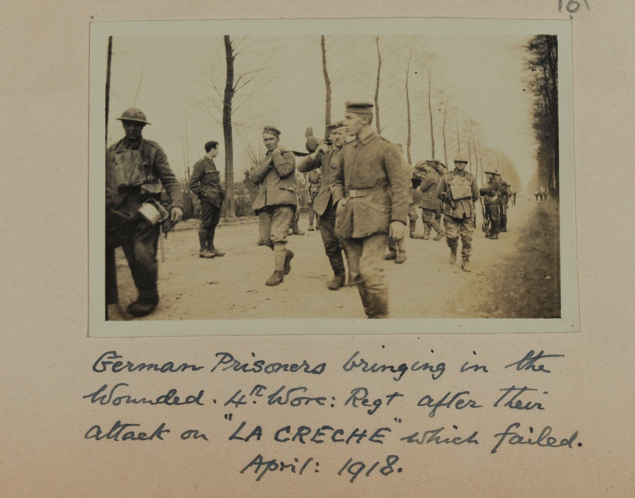 Yaralıları getiren Alman Mahkumlar, 4., Worc: Rgt. Nisan 1918
