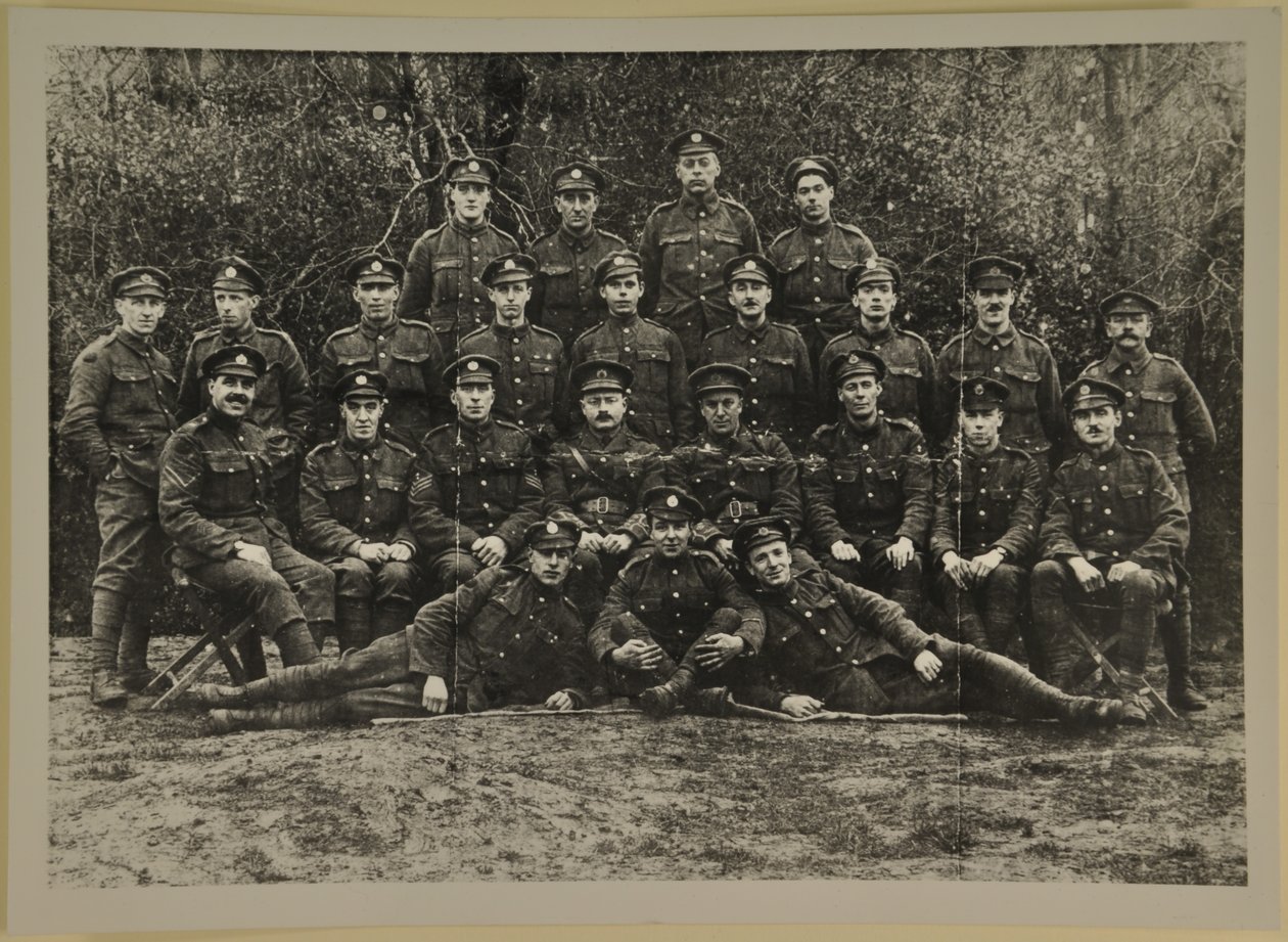 Grup portresi, muhtemelen Leicester Royal Horse Artillery, 1914-15 by English Photographer