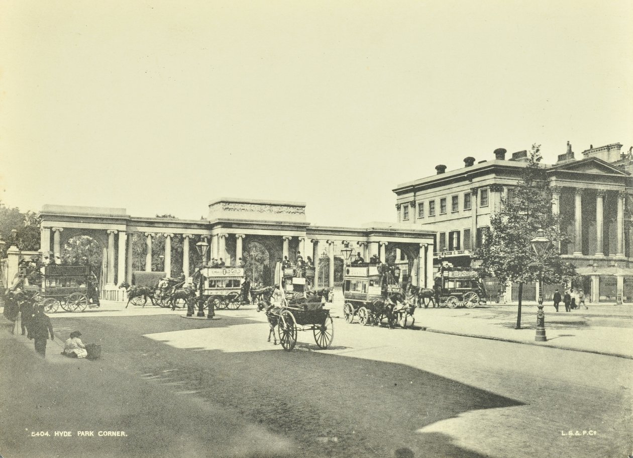 Hyde Park Corner, Westminster LB: kuzeye bakış, 1896 by English Photographer