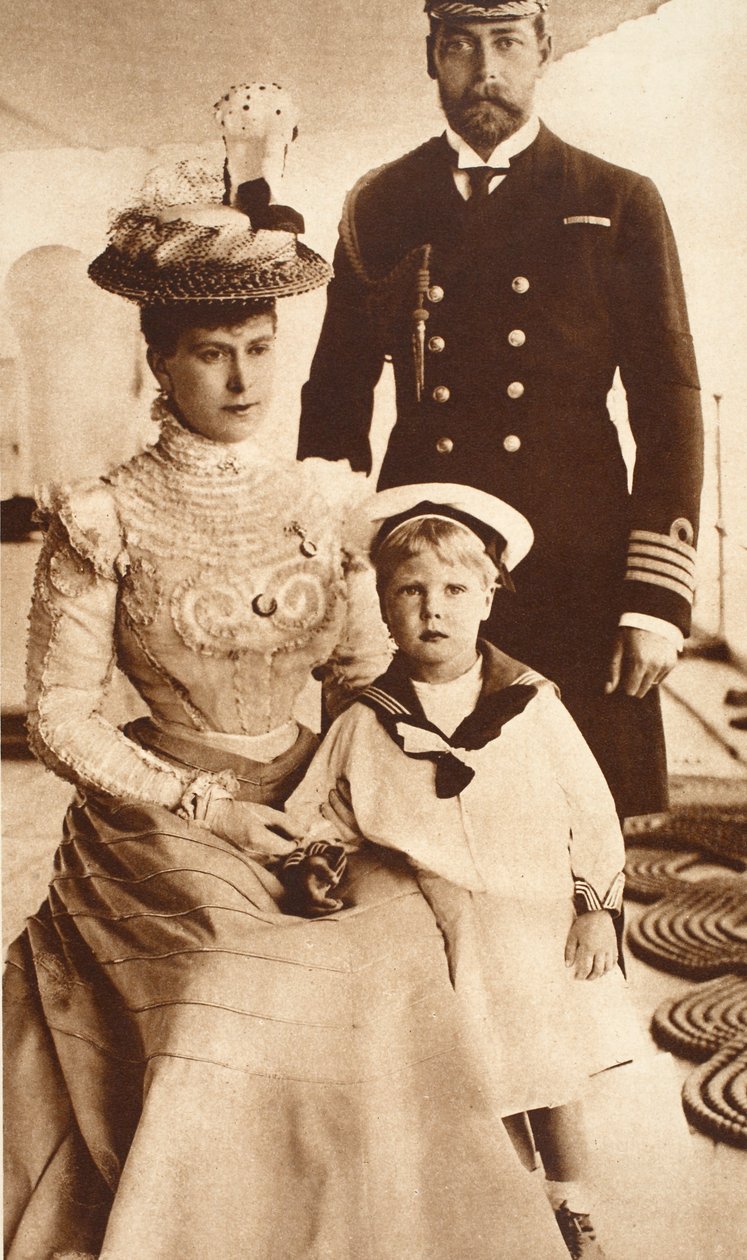 Kral George V, Queen Mary ve oğulları Edward VIII, H.M.S. Hilal, yaklaşık 1899 by English Photographer