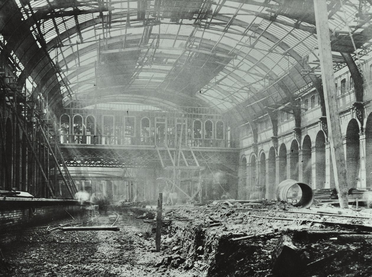 Kings Cross İstasyonu: yapım çalışmaları sürüyor, 1862 by English Photographer