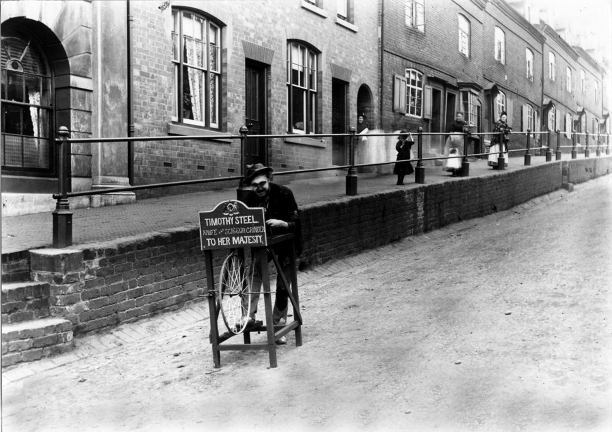 Bıçak öğütücü, Hall Street, Kidderminster by English Photographer