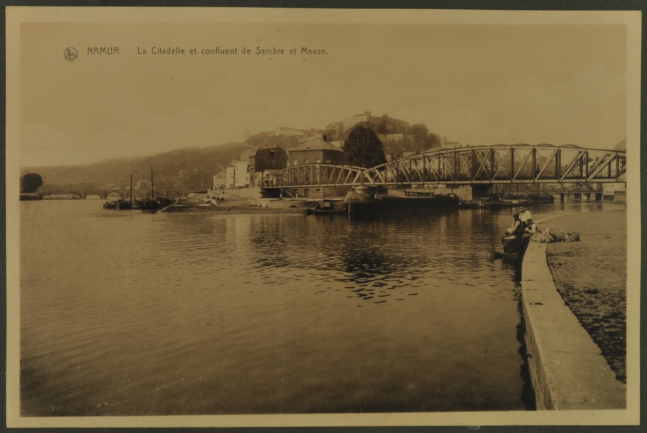 Sambre ve Meuse Kalesi ve izdiham, Namur, c.1914 by English Photographer