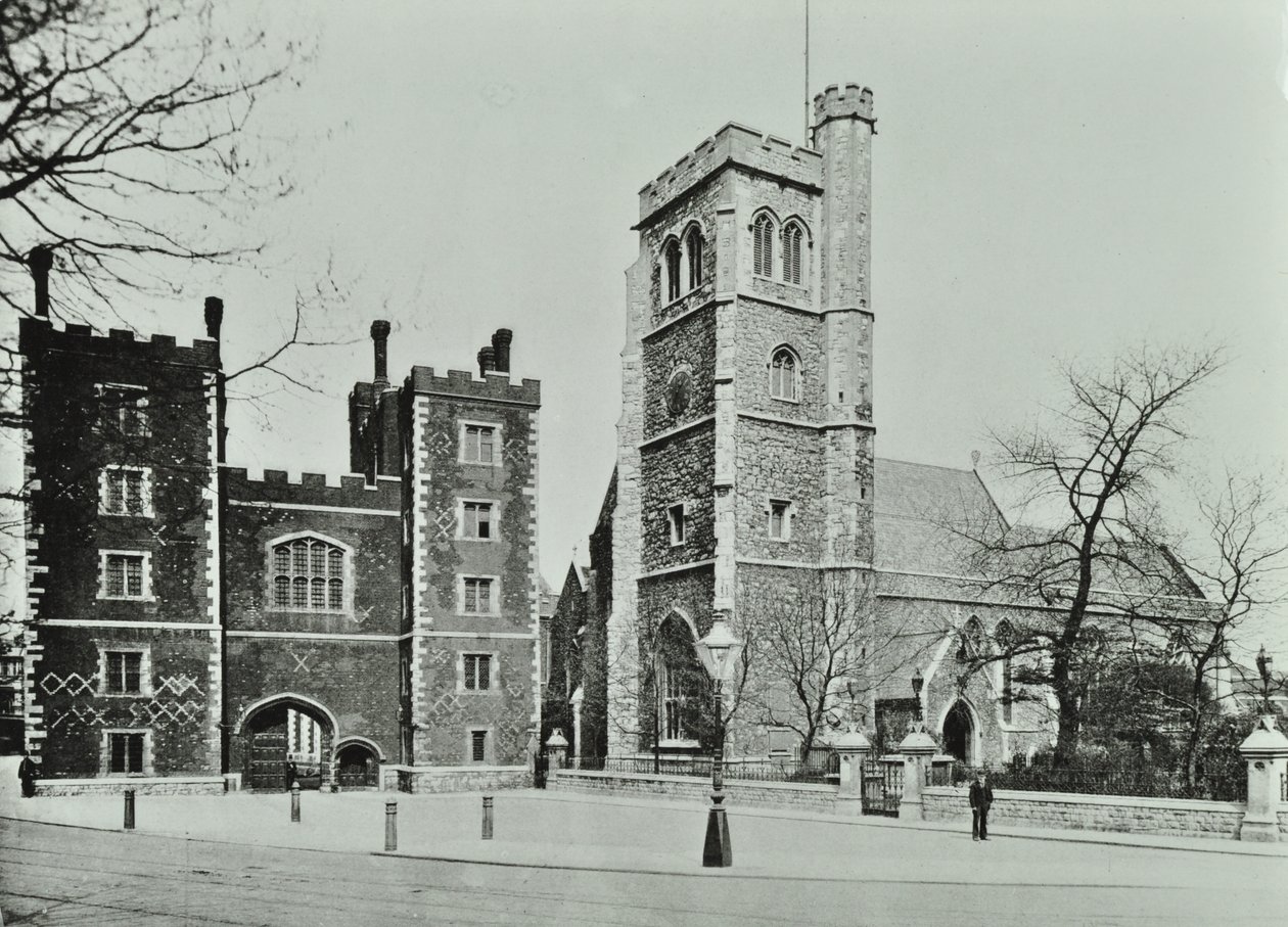 Lambeth Sarayı Aziz Mary Kilisesi, Lambeth Sarayı Yolu: ağ geçidi ve Saint Marys Kilisesi, 1890 by English Photographer