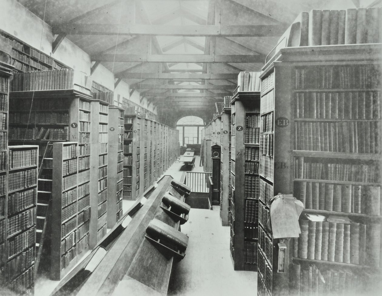Kütüphane, Sion Koleji, Victoria Embankment, Londra Şehri, 1885 by English Photographer