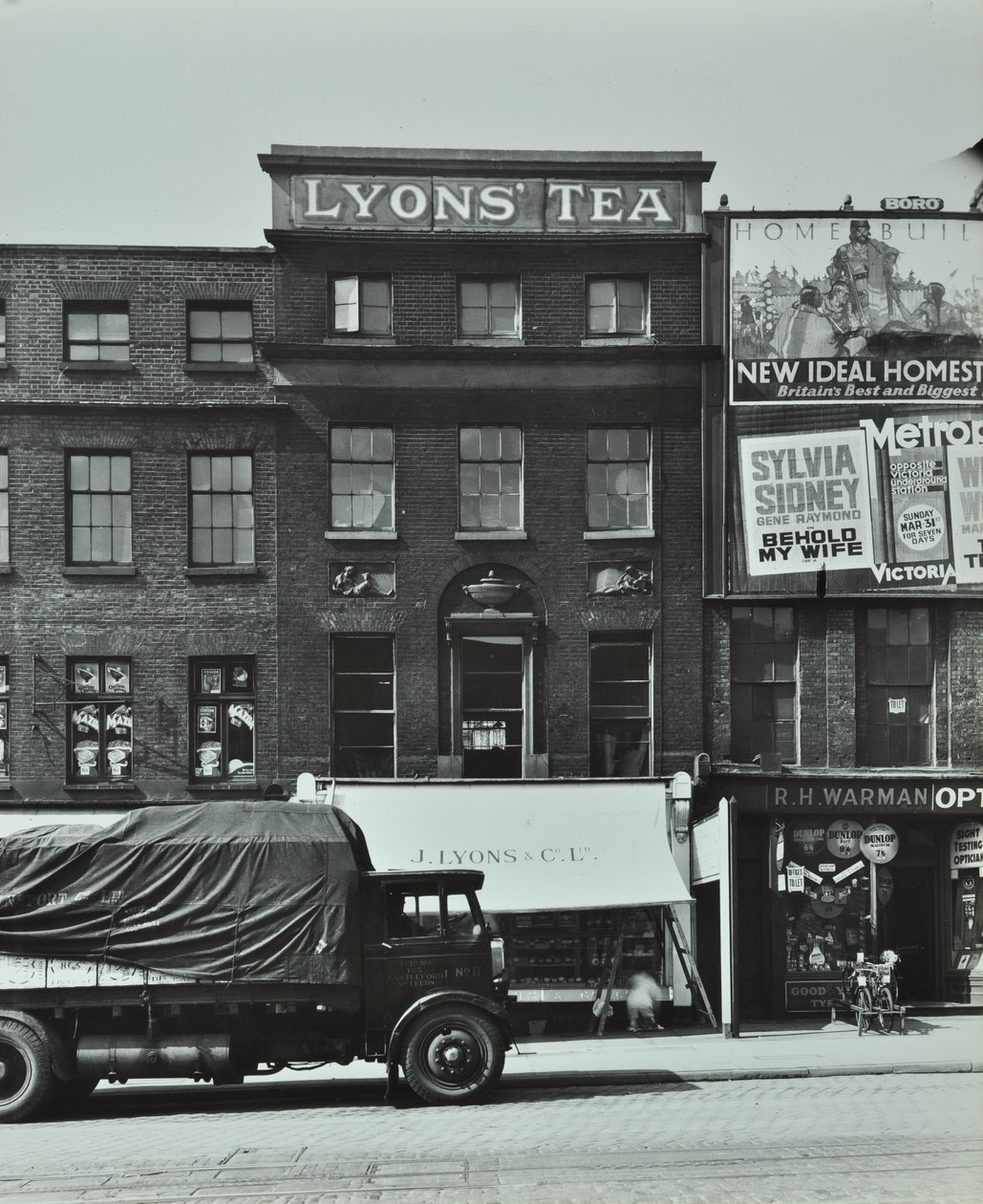 Lyons Kahve Evi, 7 Blackfriars Yolu, 1935 by English Photographer