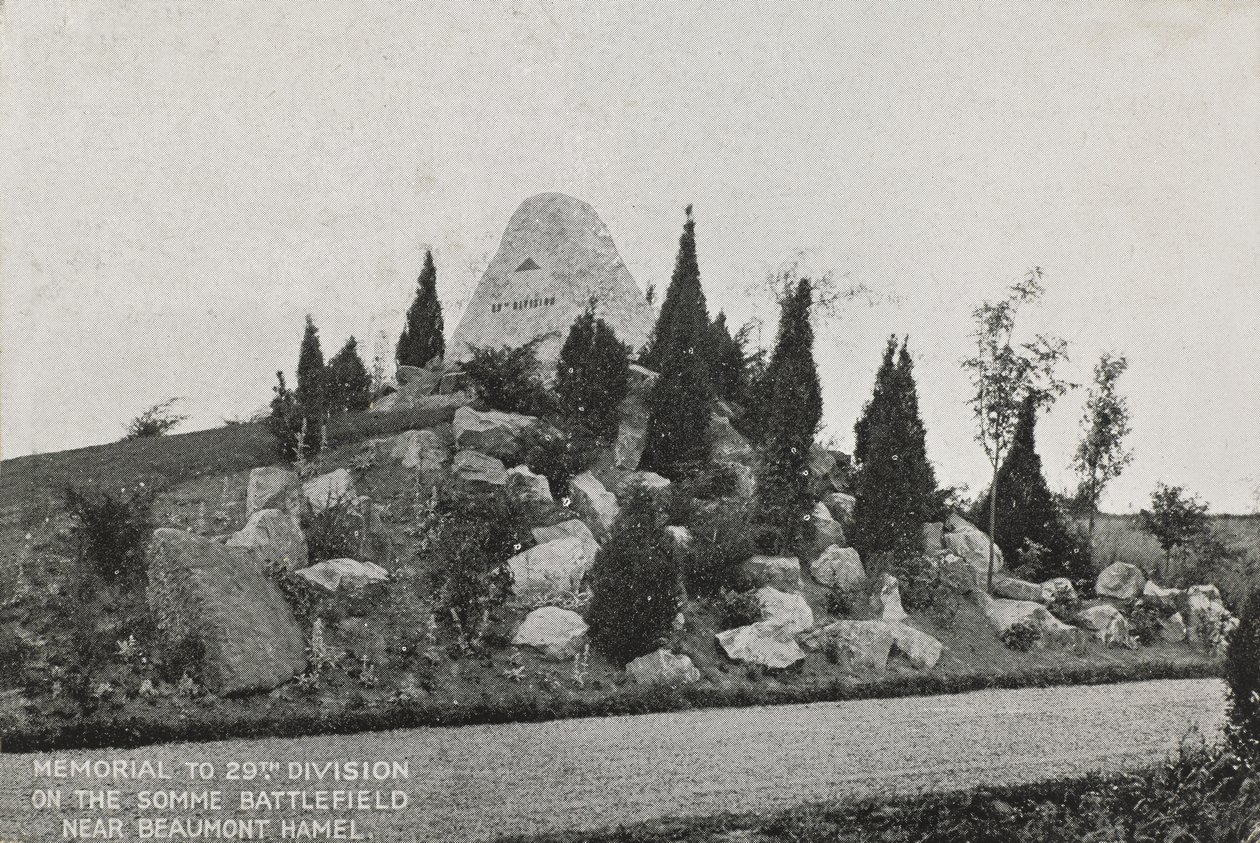 Beaumont Hamel yakınlarındaki Somme savaş alanında 29. Tümen Anıtı by English Photographer