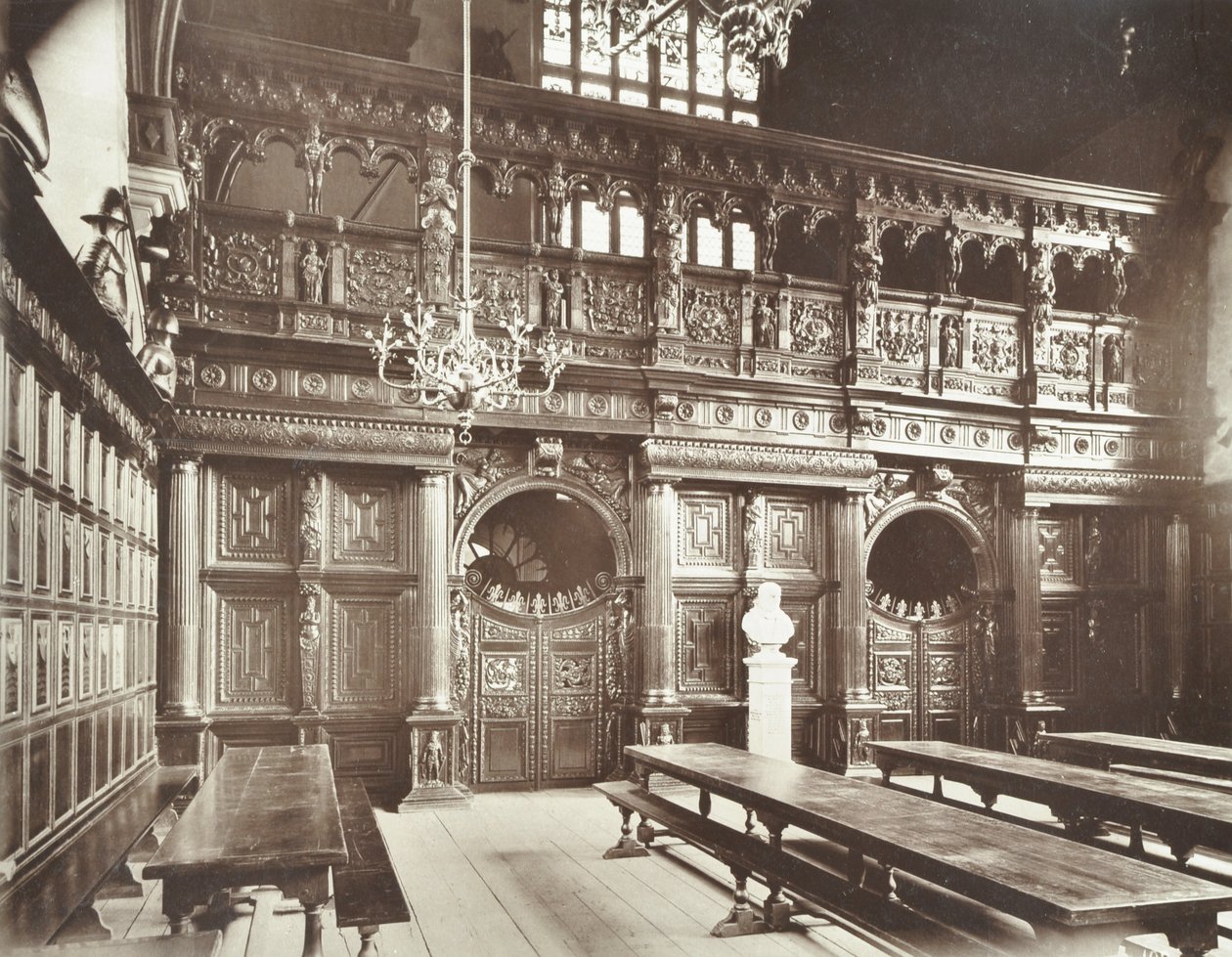 Orta Tapınak Salonu, 1885 by English Photographer