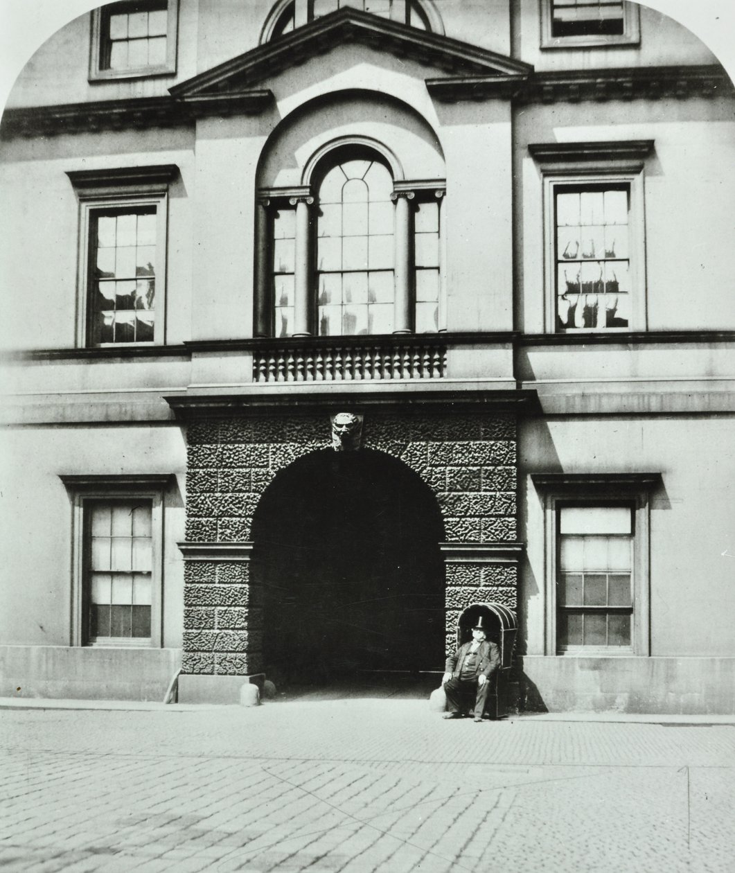 Northumberland House, Charing Cross, Westminster LB: avlu, 1880 by English Photographer