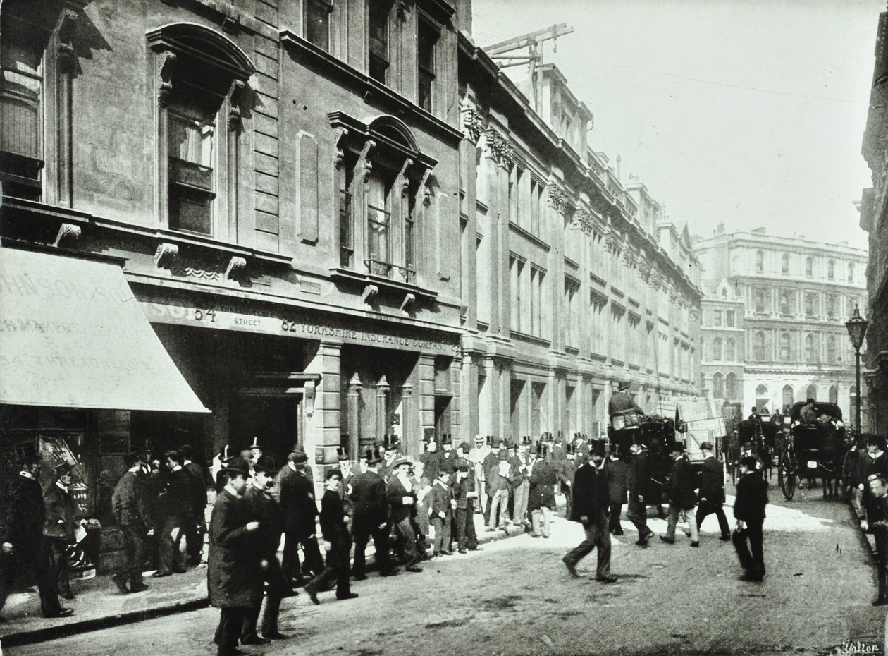 Old Broad Street, Borsa girişi, Londra Şehri, 1890 by English Photographer