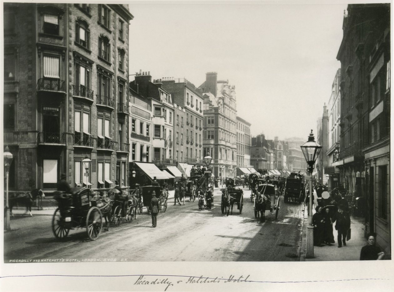 Piccadilly ve Hatchett