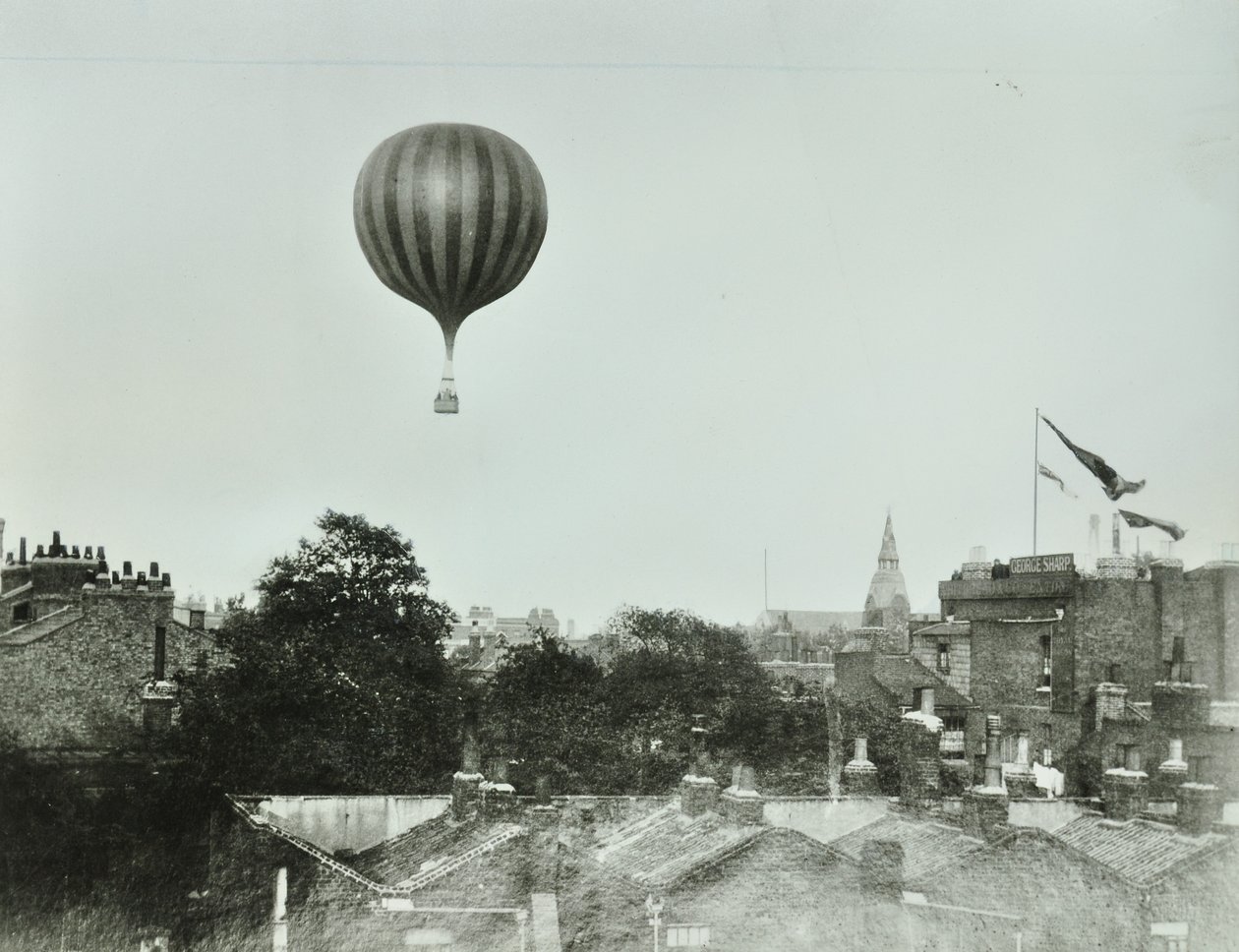 Kavak Dinlenme Alanı: sıcak hava balonu, 1892 by English Photographer