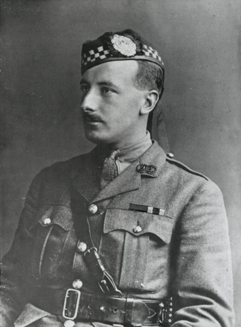 Kaptan Arthur Henderson VC, 2. Tabur Argyll ve Sutherland Highlanders'ın portresi, 1915 by English Photographer