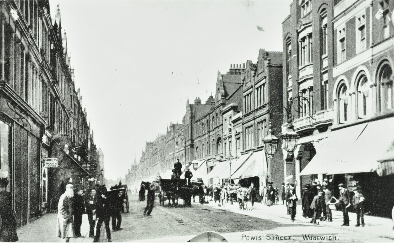 Powis Caddesi, Woolwich: genel görünüm, 1890 by English Photographer