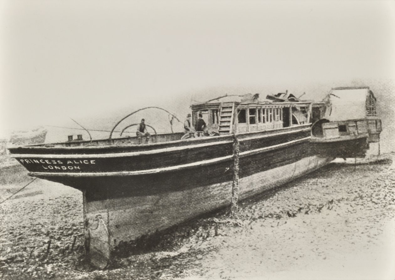 Prenses Alice: Thames Nehri'nden yetiştirildikten sonra, Londra, 1889 by English Photographer