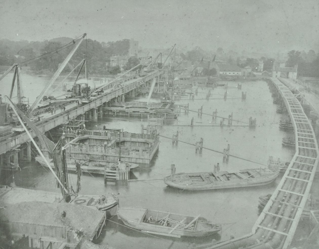 Putney Köprüsü: yeni köprü için temel kazma, 1883 by English Photographer