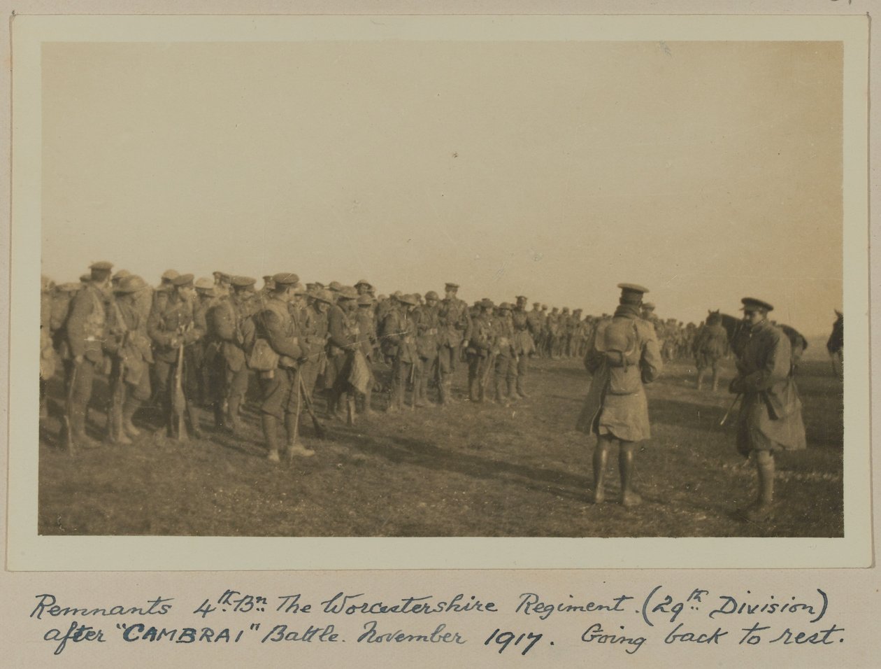 Kalıntılar 4. ben. Worcestershire Alayı (29. Tümen), “CAMBRAI” Savaşından sonra, Kasım 1917, Dinlenmeye geri dönüyor by English Photographer