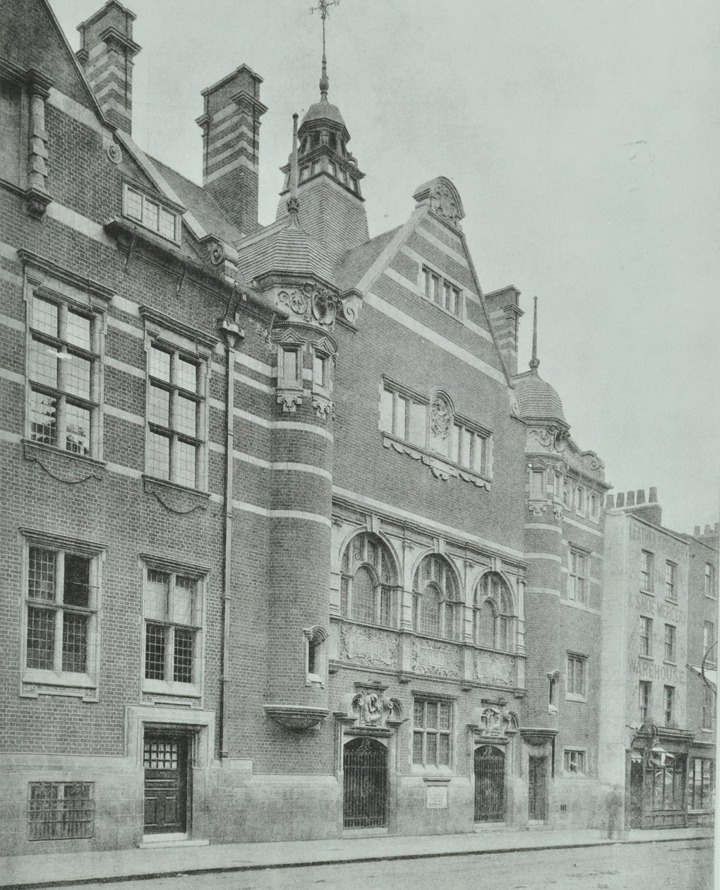 Shoreditch Hamamları: dış cephe, 1898 by English Photographer