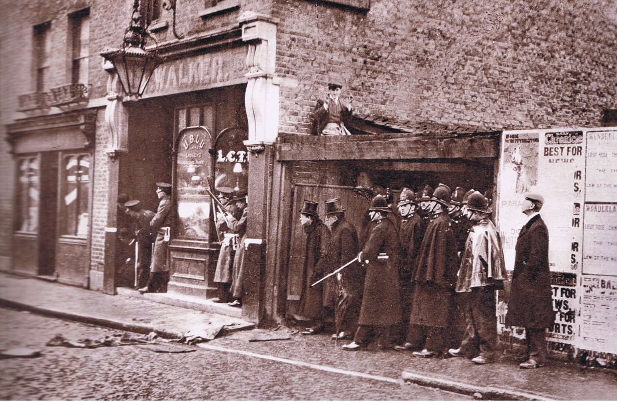 Sidney Caddesi kuşatması, Londra by English Photographer