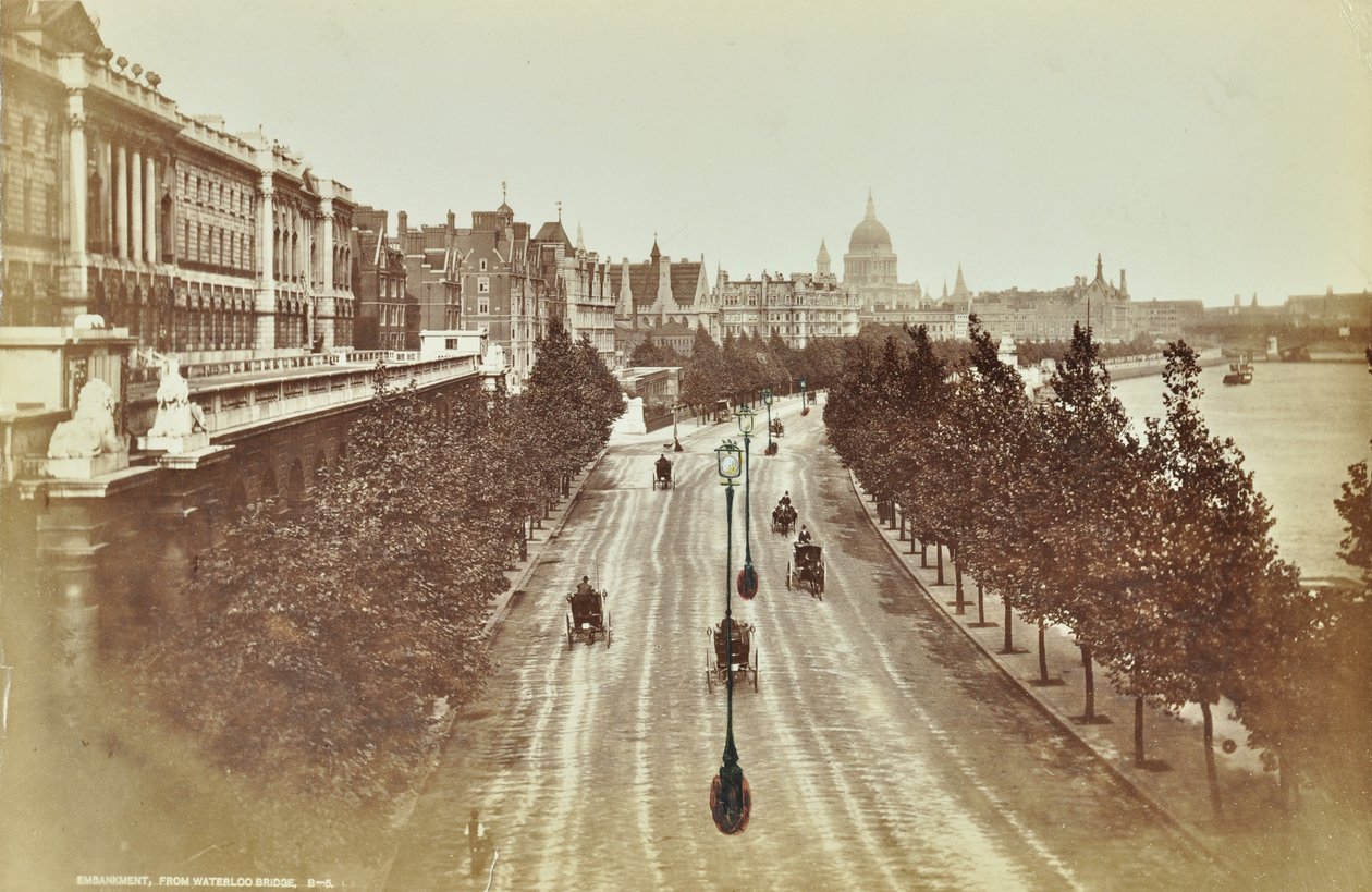 Somerset House, Victoria Embankment, Westminster LB: Waterloo Köprüsü