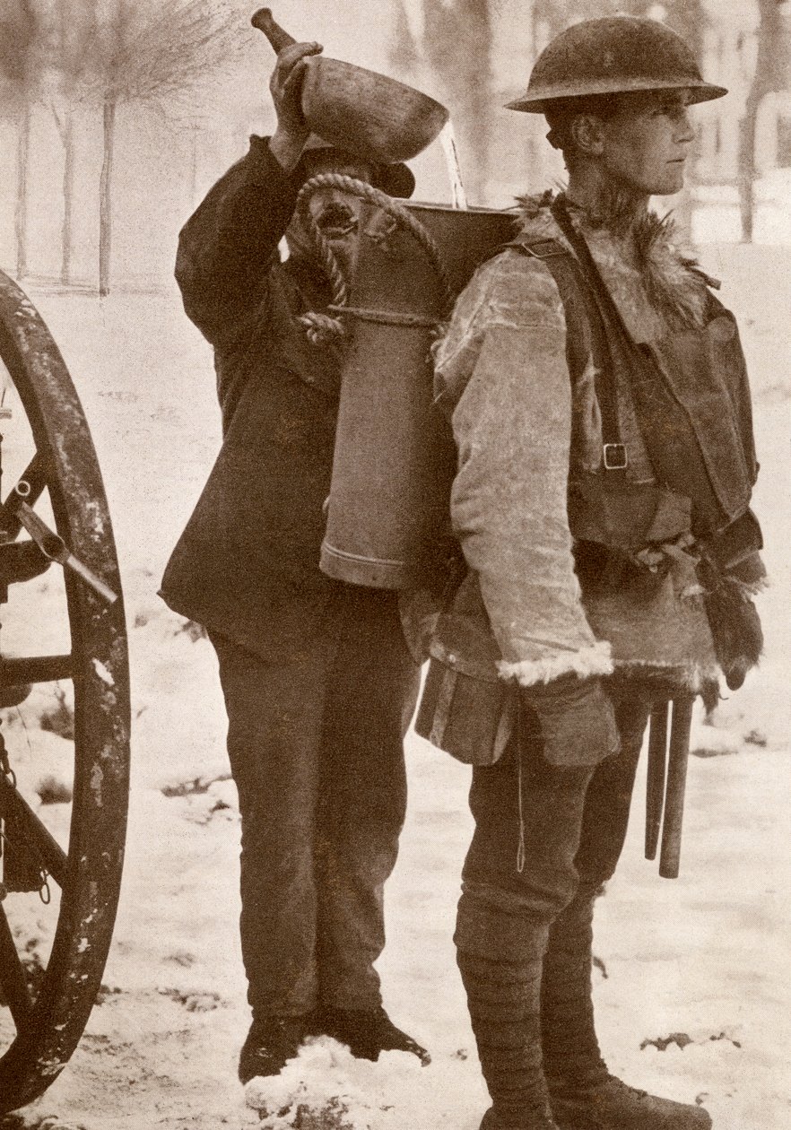 Sıcak Çorba Adamı, 1918 (yarı tonlu gazete kağıdı) by English Photographer