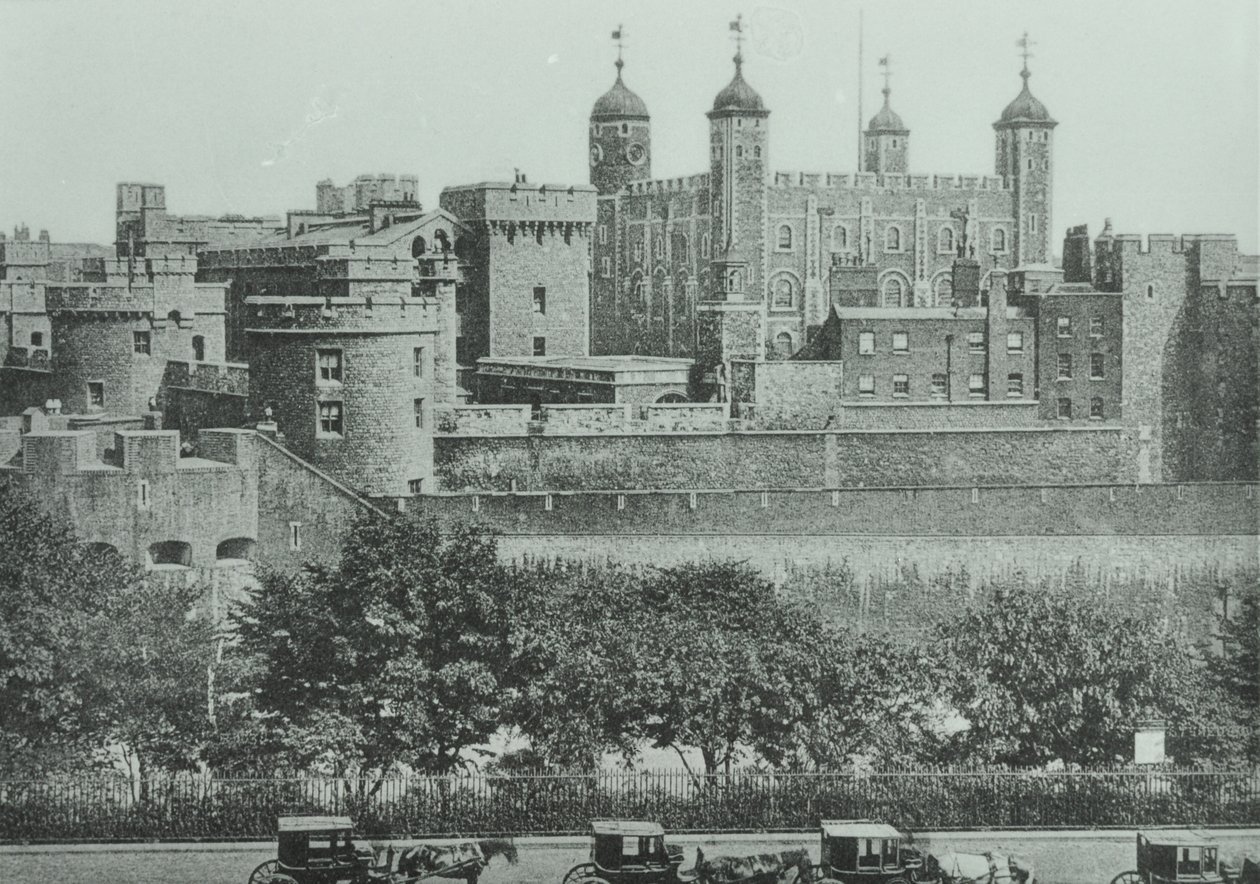 Tower Hill: Londra Kulesi manzarası, 1895 by English Photographer