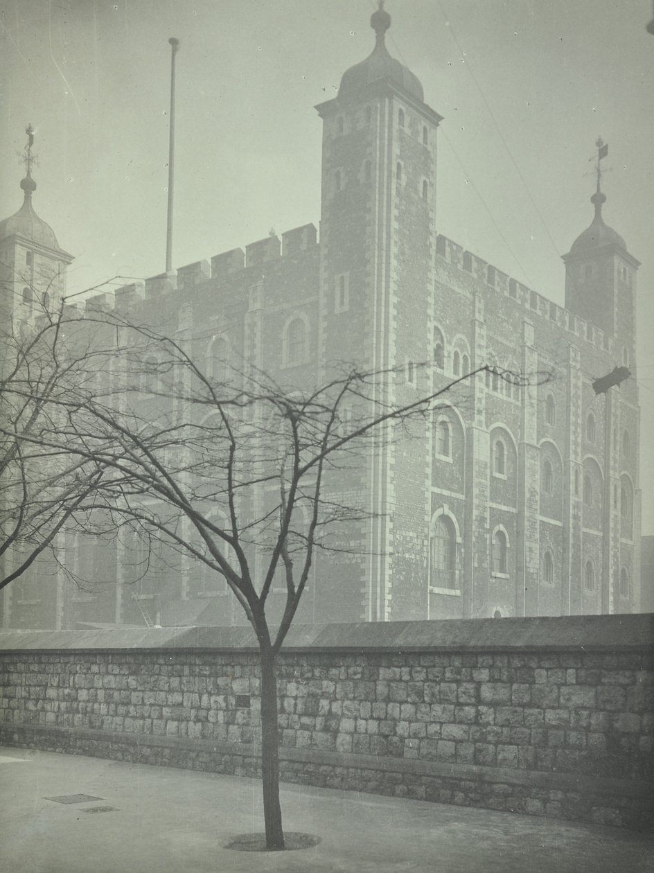 Londra Kulesi, Tower Hill: Beyaz Kule, 1899 by English Photographer