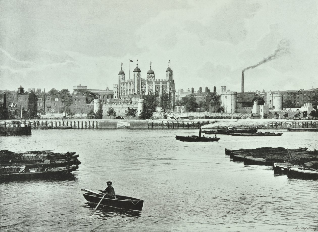Londra Kulesi, Tower Hill: nehirden, 1895 by English Photographer