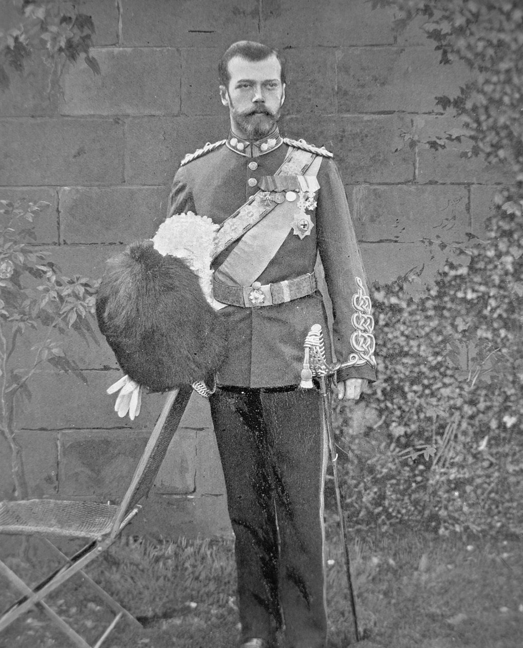 Kraliyet İskoç Grileri üniformasını giyen Çar Nicholas II by English Photographer
