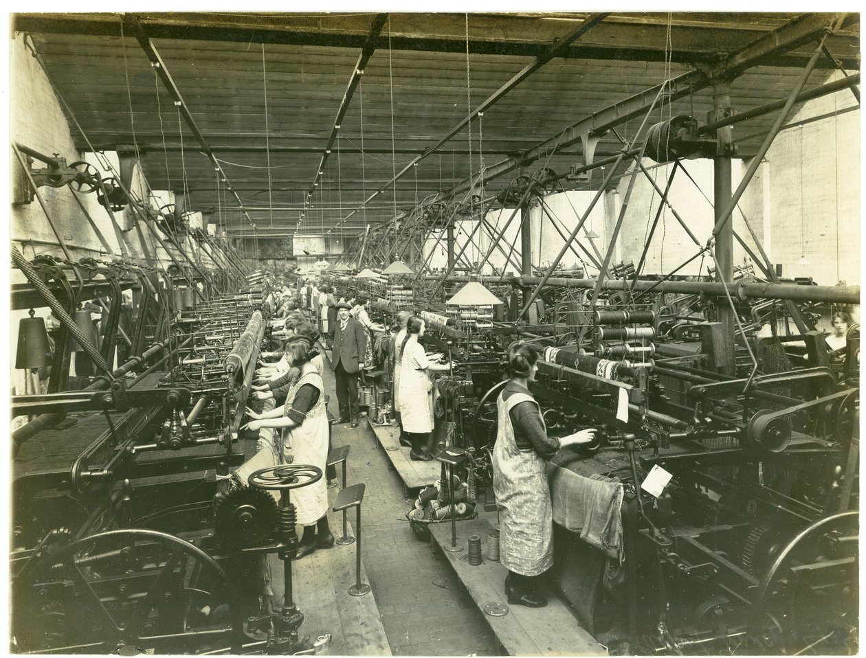 Türkiye dokumacılığı, Hughes fabrikası No. 2, 1923 by English Photographer