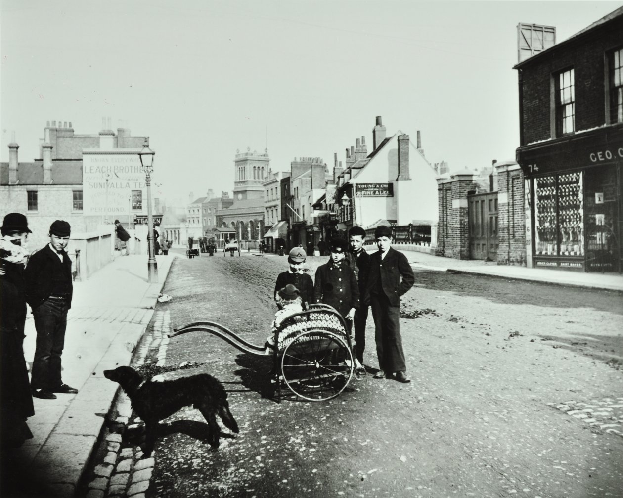 Wandsworth High Street: batıya bakış, 1890 by English Photographer