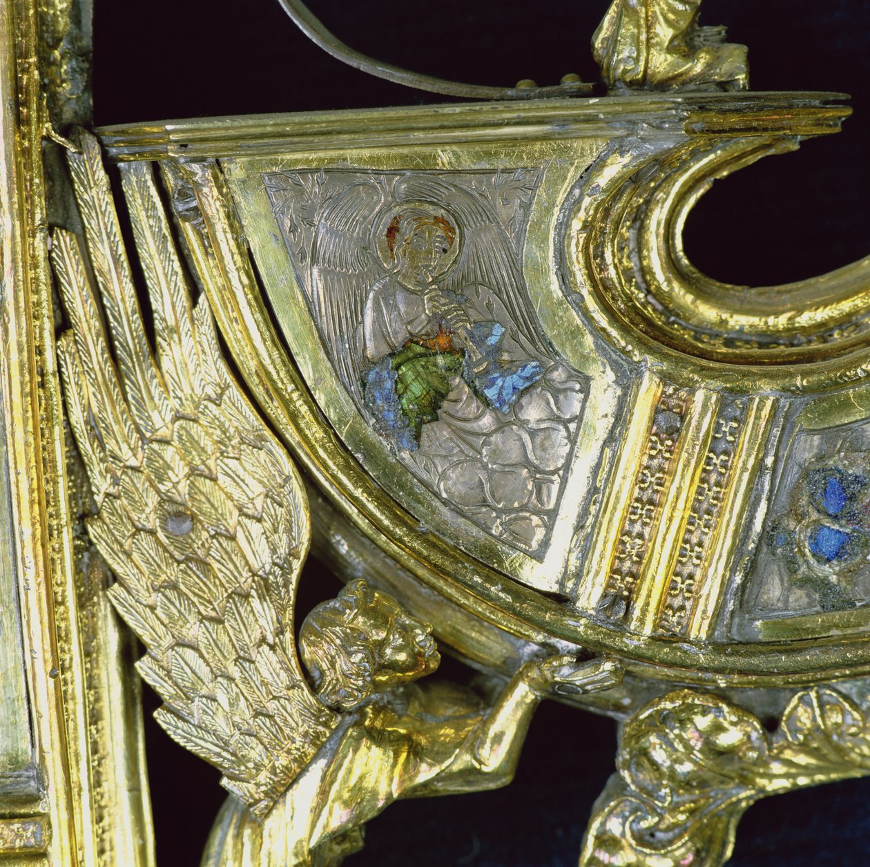 Küçük bir şal çalan melek, William of Wykeham