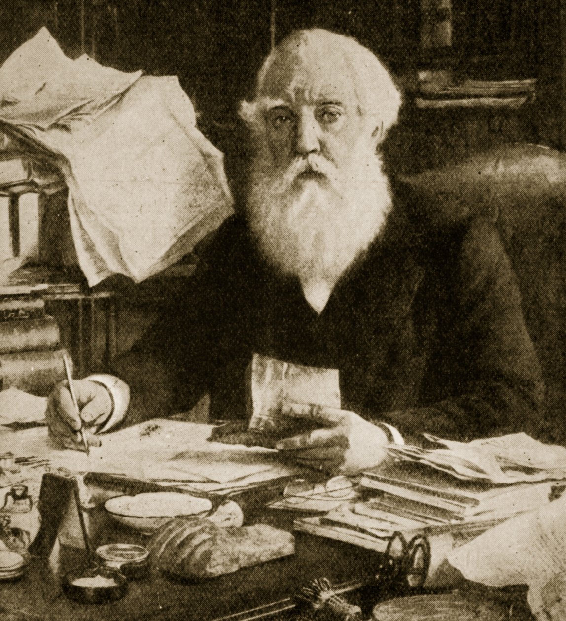 Austen Henry Layard masasında oturuyor by English School