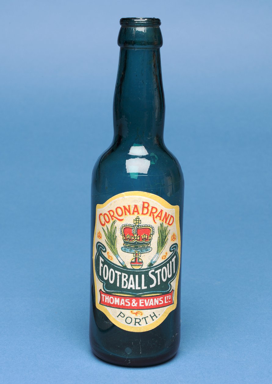 Bir şişe Corona Futbol Stout by English School