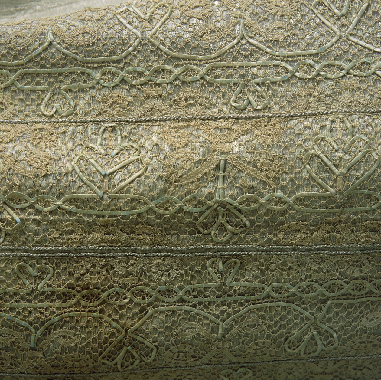 Gümüş Doku Elbise Detayı by English School