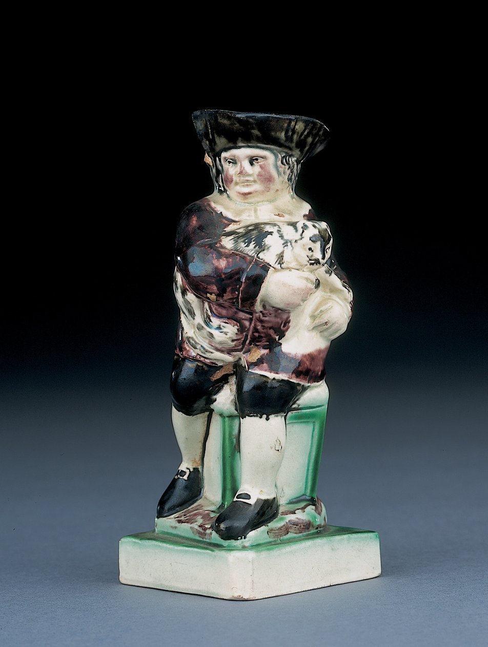 Dick Whittington sürahisi, yüksek arkalıklı bir sandalyeden yükselen, kedisini tutan, kahverengi, yeşil ve siyah giysilerle sıçrayan, yanında kalıplanmış bir kalkan, 1790 dolayları by English School
