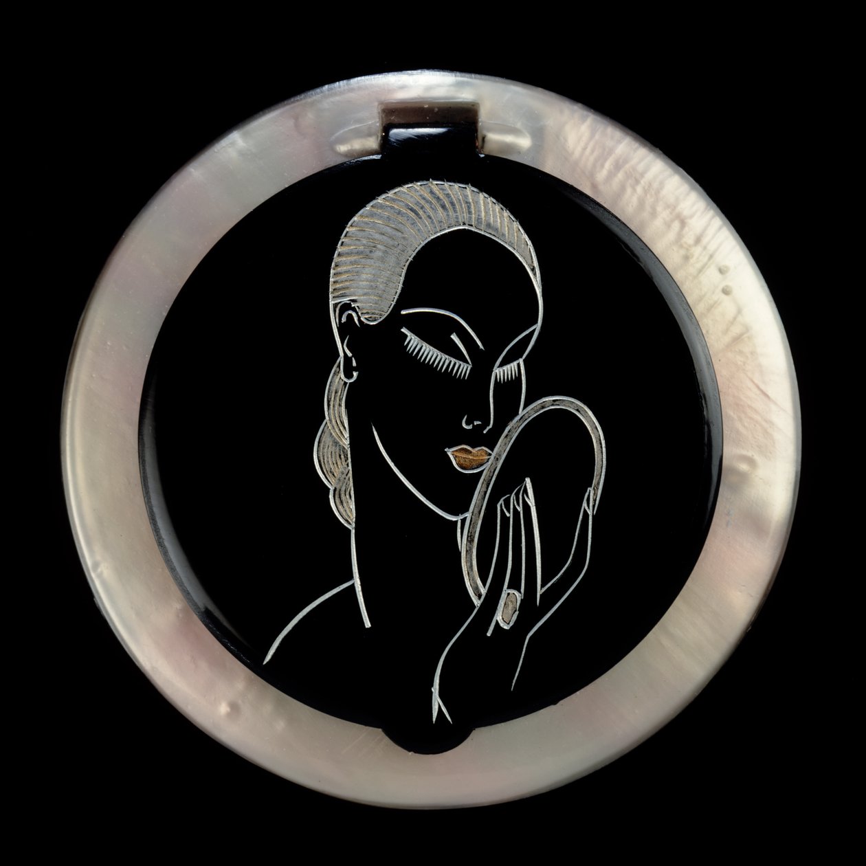 Elegance Powder Compact, 1920-30 (el oyması bakalit) by English School