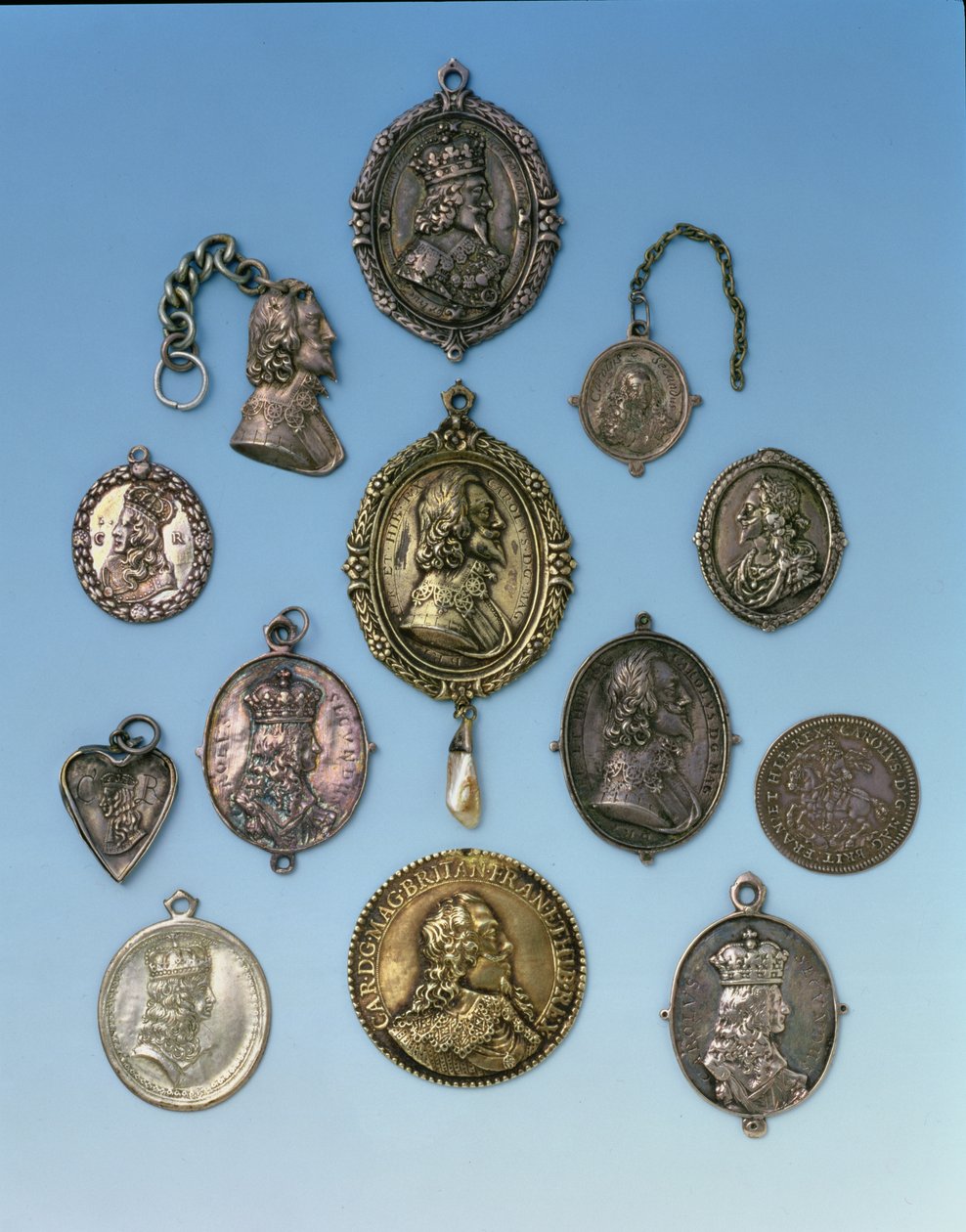 Charles I (1625-49) destekçileri için İngiliz İç Savaşı Rozetleri (metal) by English School