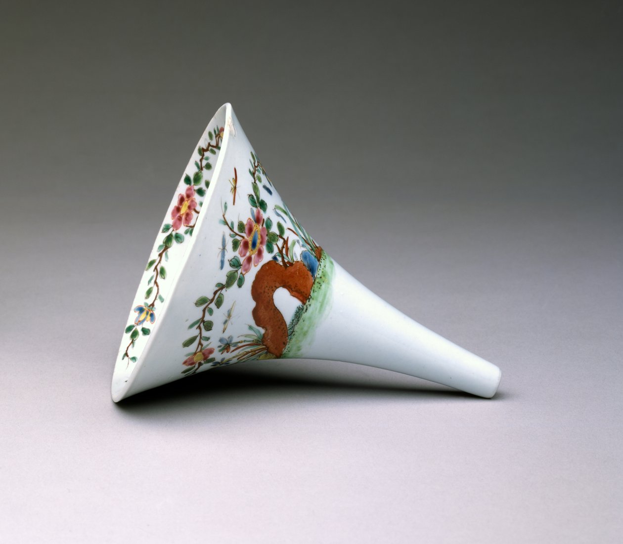 Famille Rose Şarap Hunisi, Worcester Porselen, 1753-55 (emaye porselen) by English School