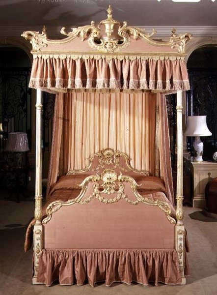 George III sayvanlı yatak, 18. yüzyılın sonları (oyma ve boyalı yaldızlı ağaç) by English School