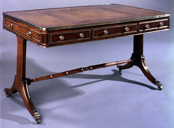 George III yazı masası, 19. yüzyılın başı (gül ağacı) by English School