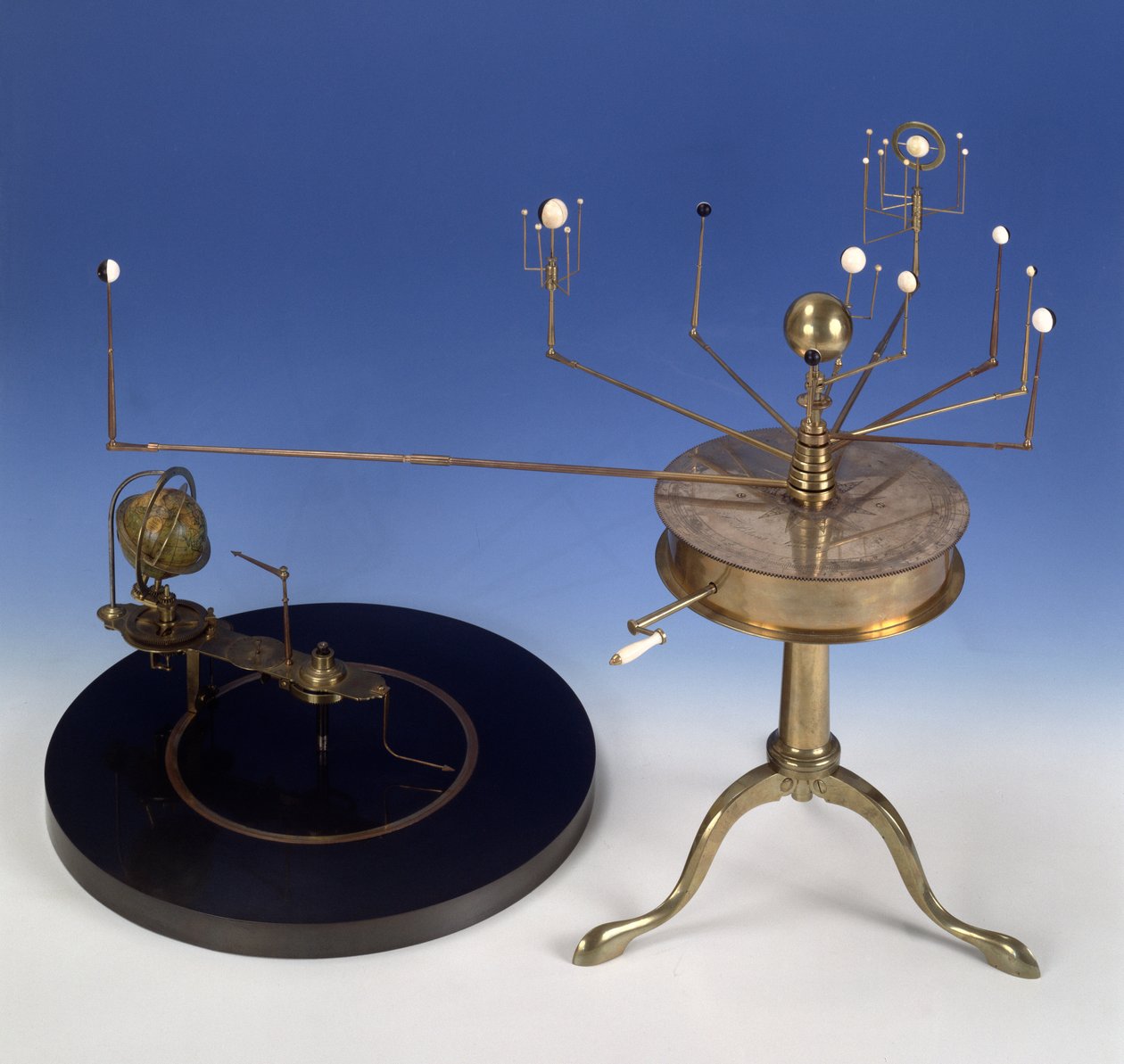 Martin tipi taşınabilir Planetaryum veya Orrery, Thomas Blunt (fl.1760-1822) George Newman ve Thomas Voigt, c.1808 (pirinç, gümüşlenmiş pirinç ve fildişi) (ayrıca bkz. 135772) by English School