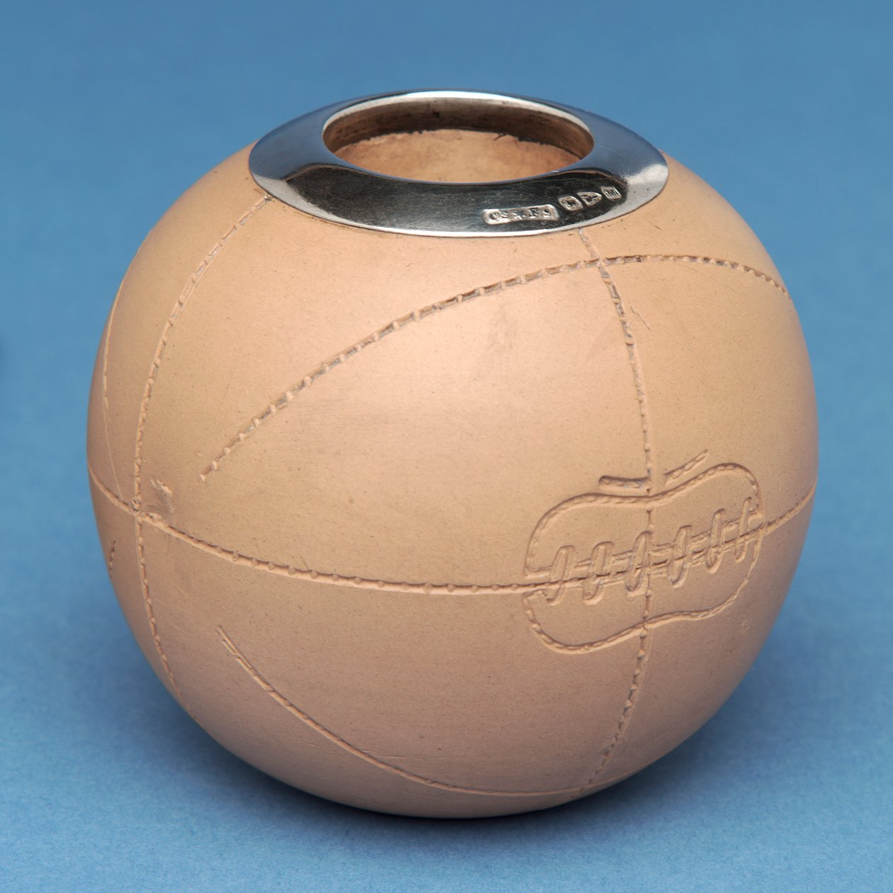 Futbol şeklinde kibrit tutucu, Doulton & Co., Lambeth (seramik) by English School