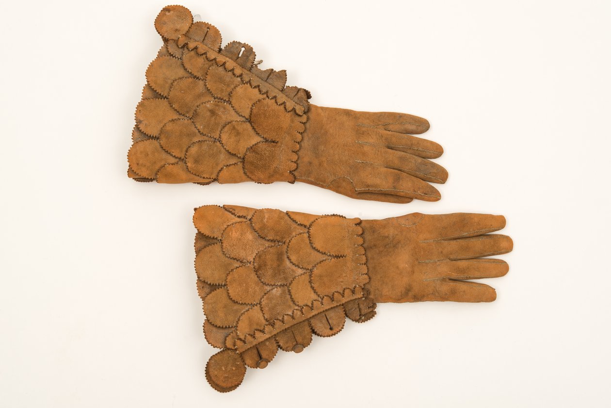 Erkek zırhlı eldivenler, c.1600-50 (ağır devetüyü deri) by English School