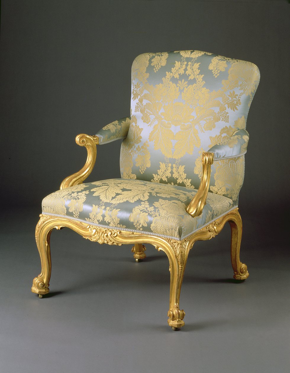 Dörtlü George III Koltuk takımından biri, c.1765 (oyma yaldızlı ahşap ve döşeme) by English School
